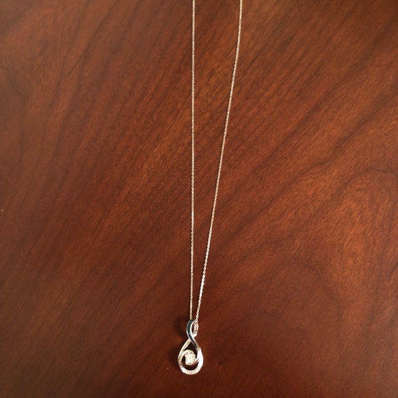 Sterling silver diamond pendent - Picture 12 of 17